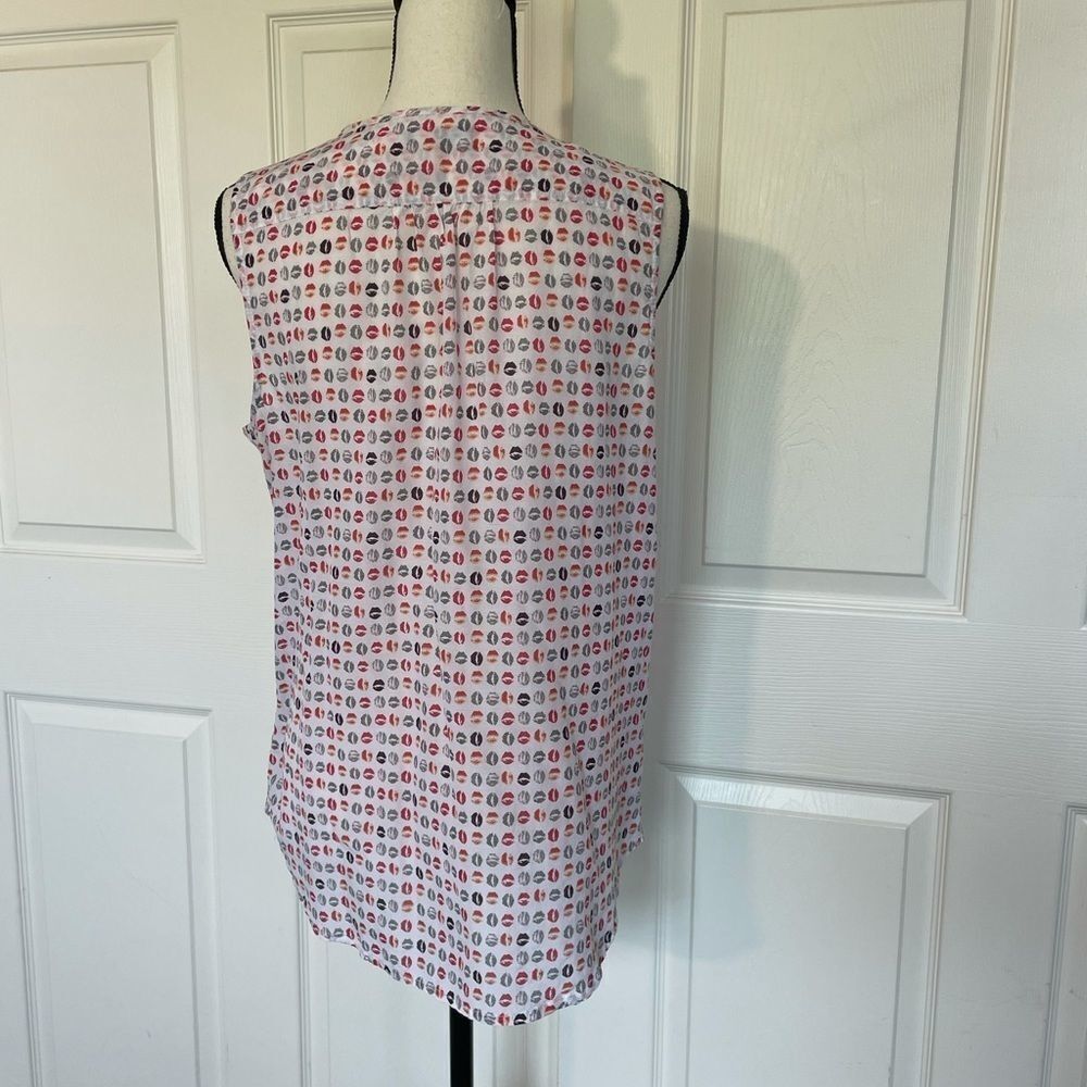 Gap Sleeveless Button Down Lips Top, Medium - image 6